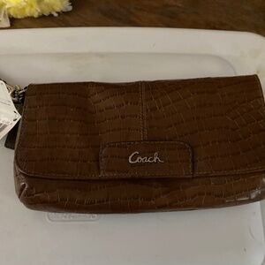 Excellant cute Coach clutch brown leather nwt